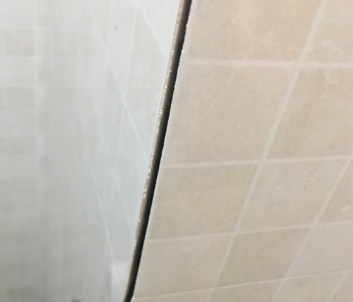 台儿庄瓷砖空鼓维修公司分享阳台瓷砖脱落的修复过程可以分为以下几个步骤