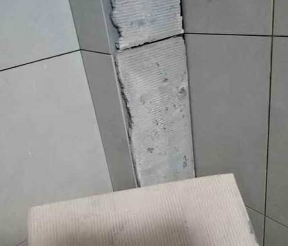 台儿庄瓷砖空鼓维修公司分享下厨房瓷砖脱落的补救措施。